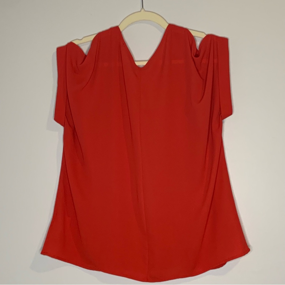 Size M/L 4 Piece Bundle;Capris, Shorts, Sleeveless Blouse, Cold Shoulder Blouse - Picture 9 of 9